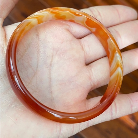 Red Orange White D Shape Agate Bangle Bracelet - Picture 2 of 9